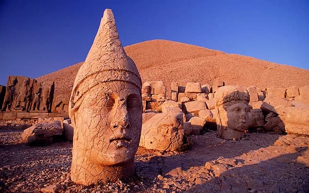 Şehirlerimizin Doğal ve Tarihi Güzellikleri kitabının kapağı